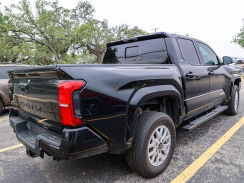 Certified 2025 Toyota Tacoma SR5 w/ SR5 Upgrade Package AWD/4WD image 8