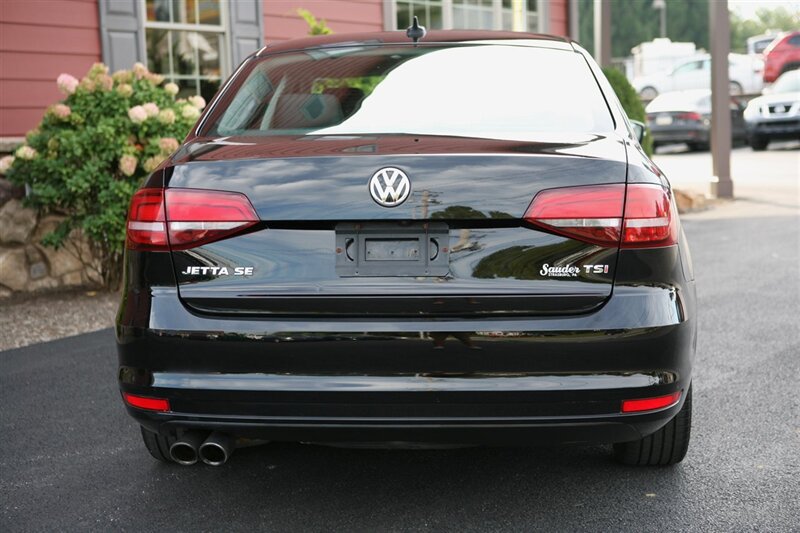 Used 2017 Volkswagen Jetta SE FWD image 6
