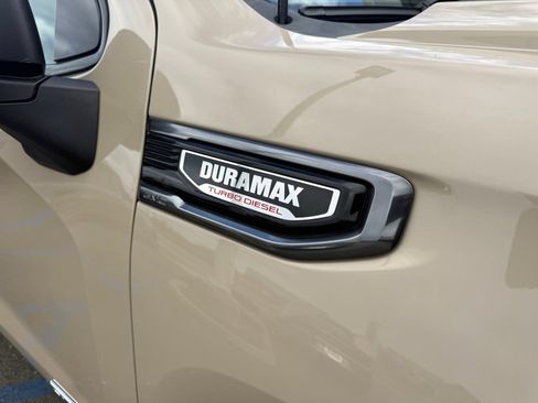 Used 2023 GMC Sierra 1500 AT4 w/ Technology Package AWD/4WD image 10