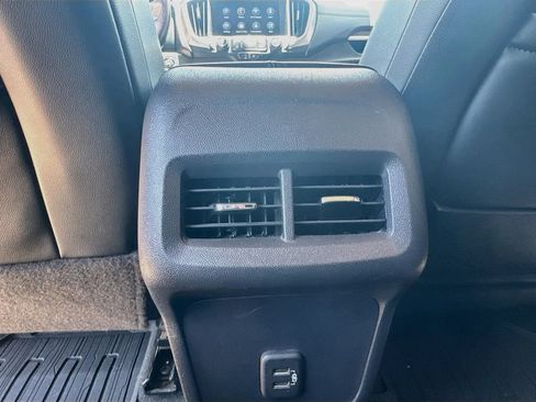 Used 2022 GMC Terrain SLT w/ Tech Package FWD image 21