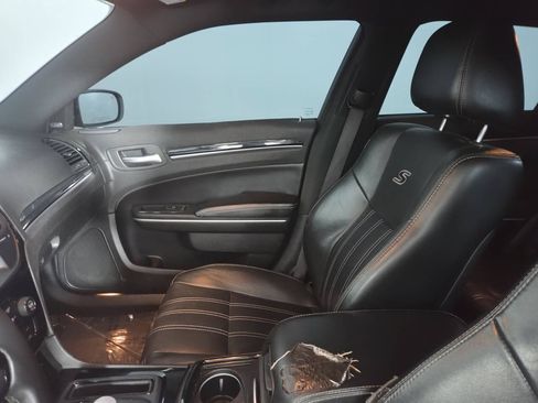 Used 2019 Chrysler 300 S RWD image 16