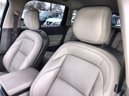 Used 2025 Lincoln Nautilus Premier image 11