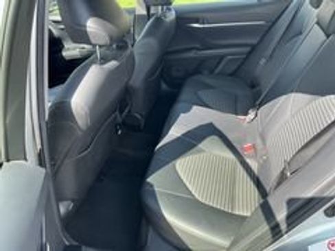 Used 2018 Toyota Camry SE w/ Convenience Package FWD image 13