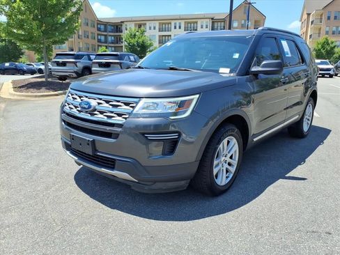 Used 2018 Ford Explorer XLT AWD/4WD image 38