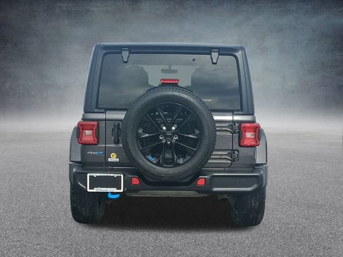 Used 2022 Jeep Wrangler Unlimited Sahara w/ Dual Top Group image 9