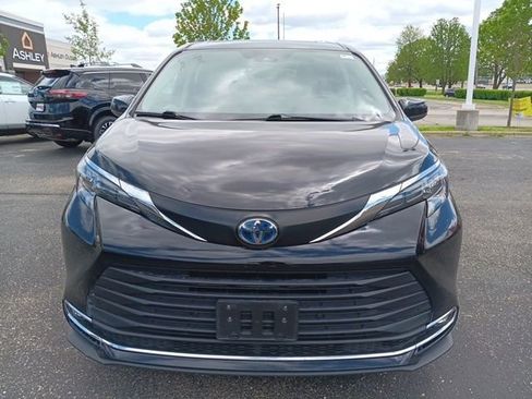 Used 2024 Toyota Sienna XLE FWD image 6