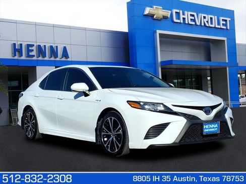Used 2020 Toyota Camry SE image 1