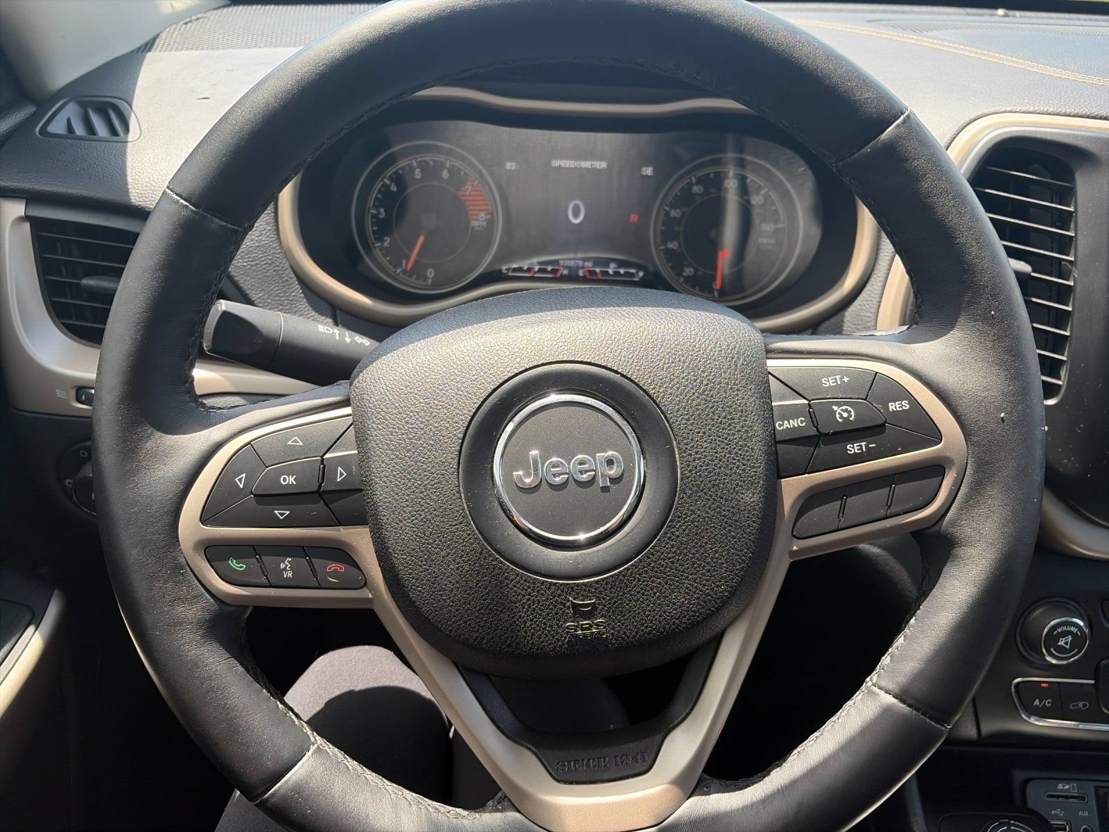 Used 2017 Jeep Cherokee Limited AWD/4WD image 24
