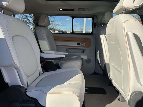 Used 2025 Volkswagen ID. Buzz 1st Edition image 12