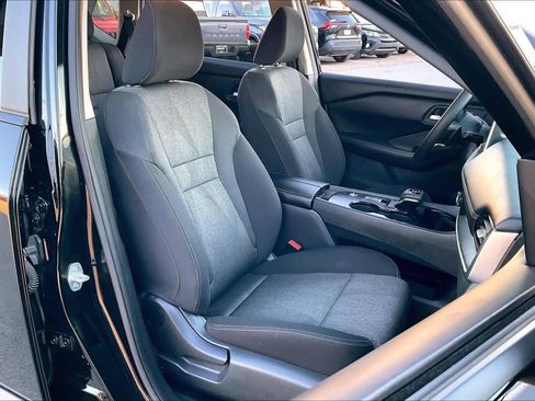 Used 2024 Nissan Rogue SV image 9