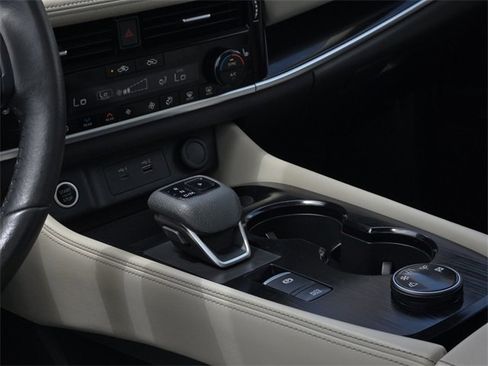 Used 2022 Nissan Rogue SL image 16