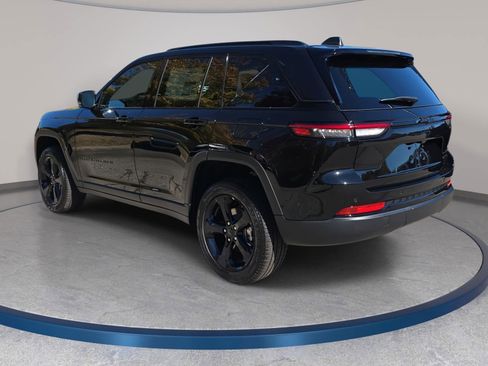 New 2025 Jeep Grand Cherokee Limited w/ Black Appearance Package RWD image 7