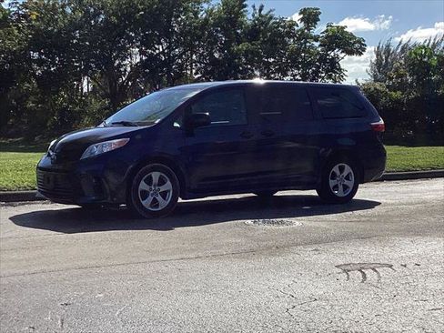 Used 2019 Toyota Sienna L image 3