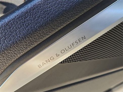 Used 2022 Audi e-tron Premium Plus image 25