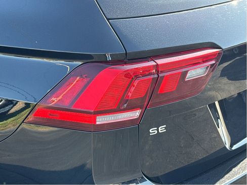 Used 2023 Volkswagen Tiguan SE image 6