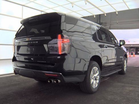 Used 2023 Chevrolet Suburban Premier image 4