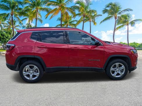 Used 2023 Jeep Compass Latitude AWD/4WD image 2
