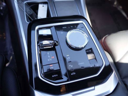 Used 2023 BMW 740i w/ Parking Assistance Package RWD image 23