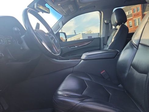 Used 2020 Cadillac Escalade Luxury w/ Escalade Sport Edition image 22