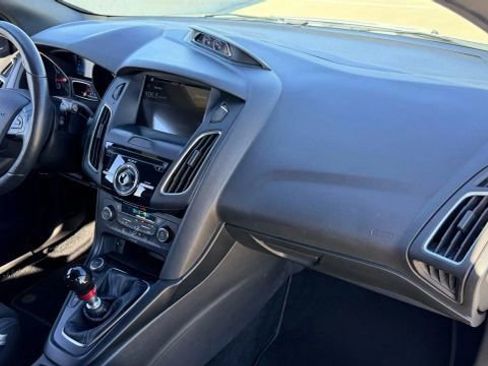 Used 2017 Ford Focus RS image 19