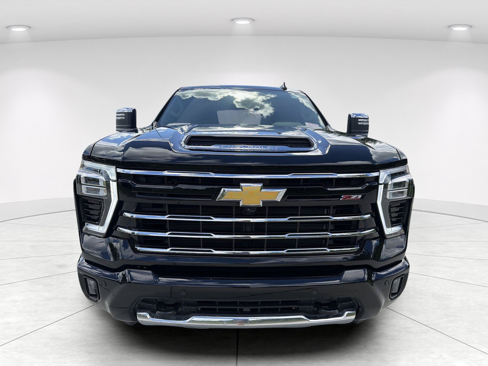 Used 2025 Chevrolet Silverado 2500 LT w/ Z71 Chrome Sport Edition AWD/4WD image 2
