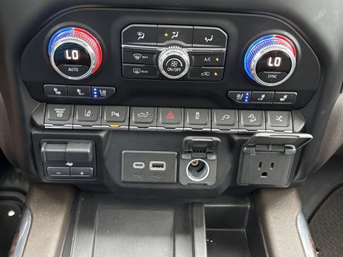 Used 2023 GMC Sierra 2500 Denali w/ Denali Ultimate Package AWD/4WD image 32