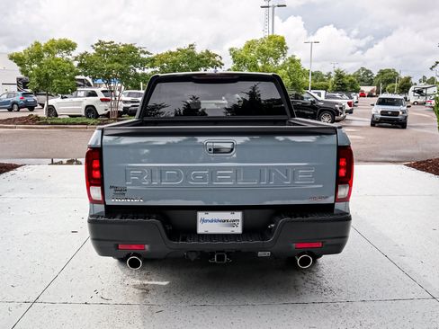 Used 2025 Honda Ridgeline Sport image 9
