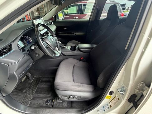 Used 2021 Toyota Venza LE w/ Carpet Mat Package (TMS) AWD/4WD image 16
