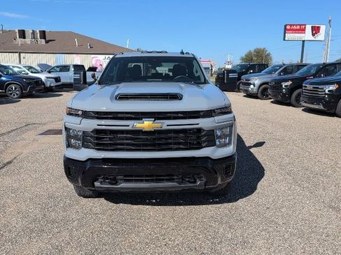 Used 2025 Chevrolet Silverado 2500 Custom w/ Custom Value Package image 17