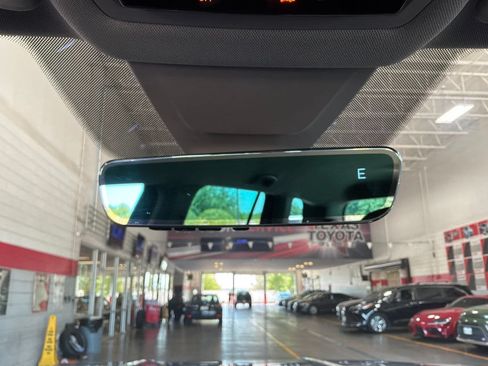 Used 2026 Volkswagen Atlas SE FWD image 21
