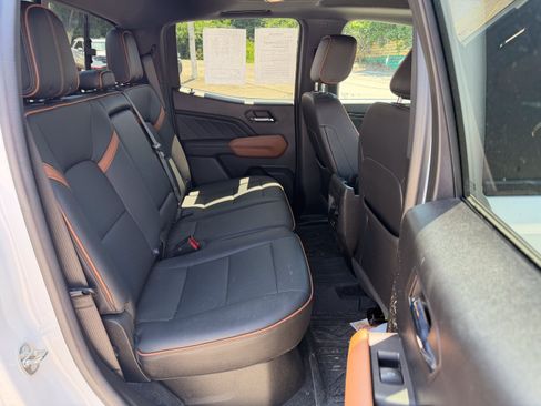 Used 2023 GMC Canyon AT4 w/ AT4 Premium Package AWD/4WD image 9