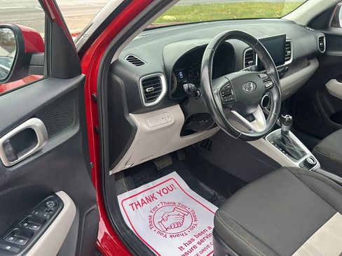 Used 2022 Hyundai Venue SEL image 9