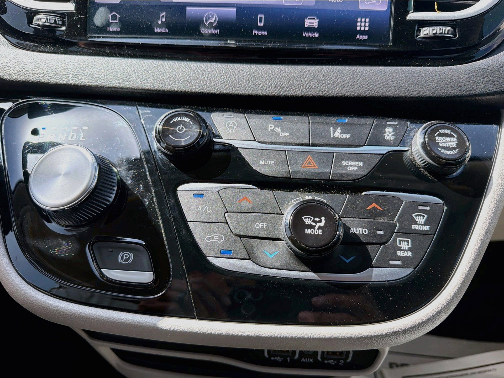 Used 2024 Chrysler Pacifica Touring-L FWD image 16