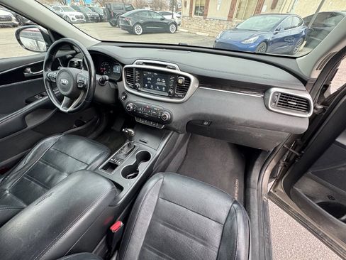Used 2017 Kia Sorento LX w/ LX Convenience Package image 9