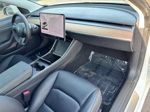Used 2020 Tesla Model 3 Standard Range RWD image 10