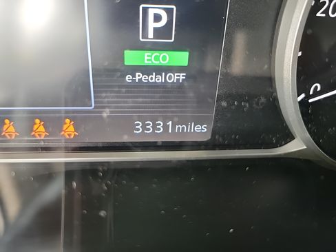 Used 2025 Nissan Leaf S FWD image 5
