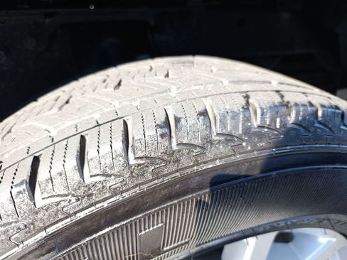 Used 2024 Nissan Titan SV w/ SV Convenience Package image 26