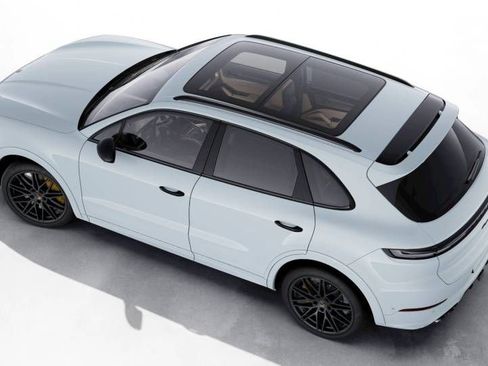 Certified 2026 Porsche Cayenne GTS AWD/4WD image 4