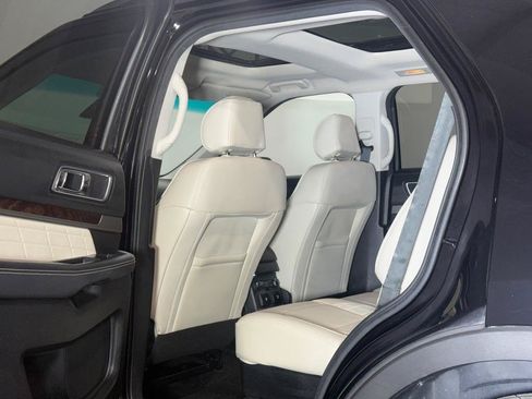 Used 2016 Ford Explorer Platinum AWD/4WD image 10