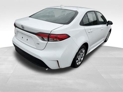 Used 2025 Toyota Corolla LE FWD image 3