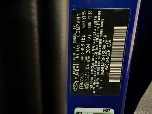 Certified 2025 Hyundai Elantra Sport image 42