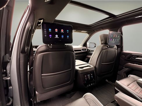Used 2025 GMC Yukon AT4 Ultimate w/ LPO, Floor Liner Package AWD/4WD image 20
