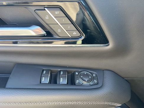 Used 2026 GMC Yukon XL Denali w/ Denali Reserve Package AWD/4WD image 13