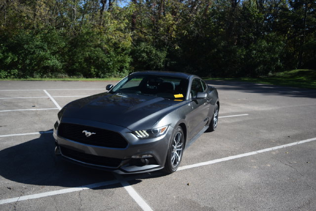 Used 2017 Ford Mustang Coupe RWD image 9