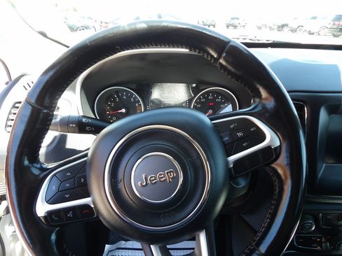 Used 2020 Jeep Compass Latitude FWD image 17