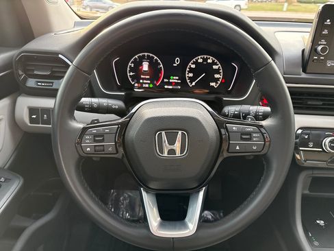 Used 2023 Honda Pilot Touring image 14