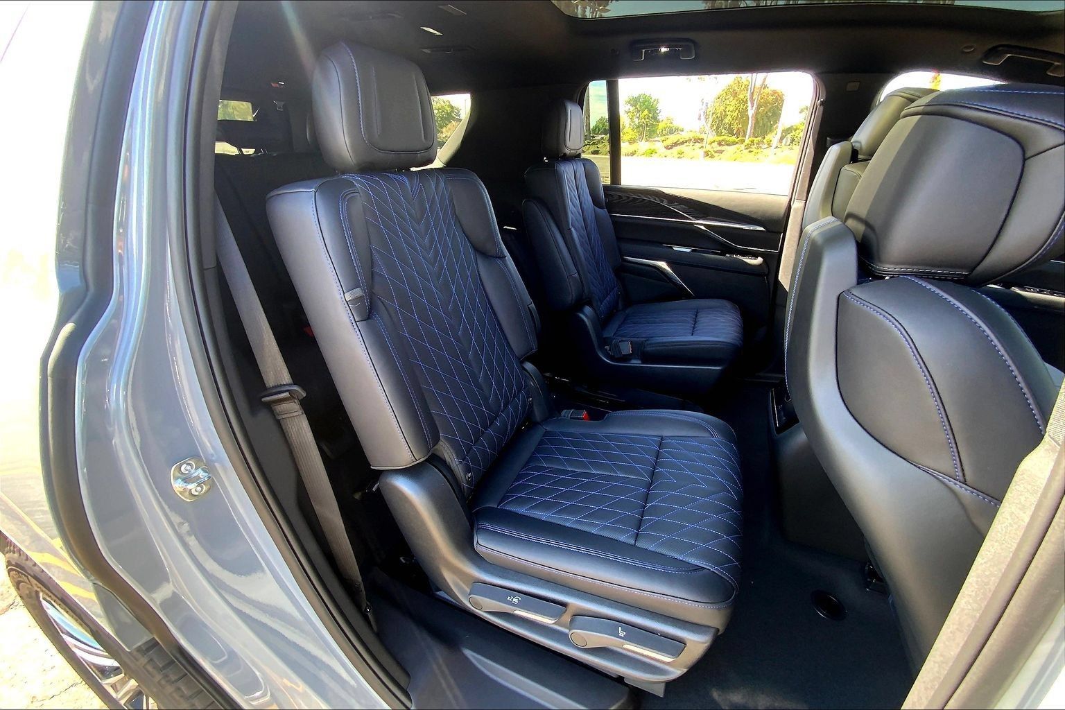 New 2026 Cadillac Escalade IQL Luxury AWD/4WD image 32