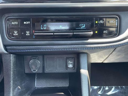 Used 2019 Toyota Corolla SE w/ SE Premium Package FWD image 37