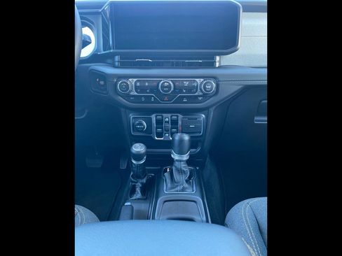 Used 2025 Jeep Wrangler Unlimited Sahara AWD/4WD image 6