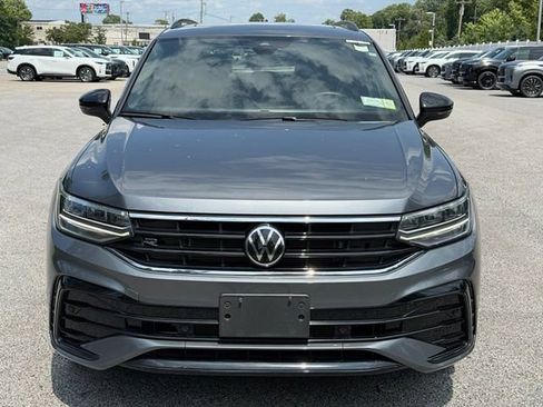Used 2023 Volkswagen Tiguan SE R-Line AWD/4WD image 2